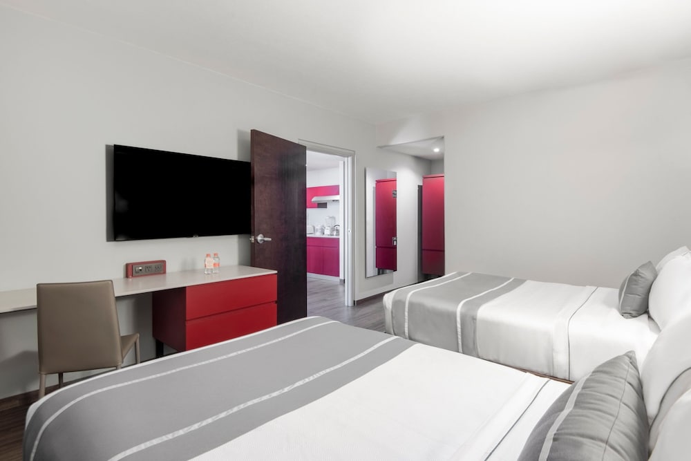 2 Bedrooms, Suite