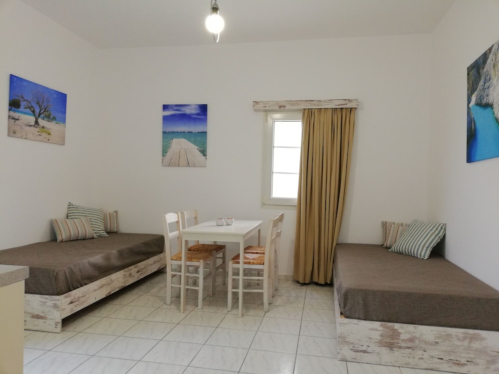 Evina Rooms & Suites 19/38