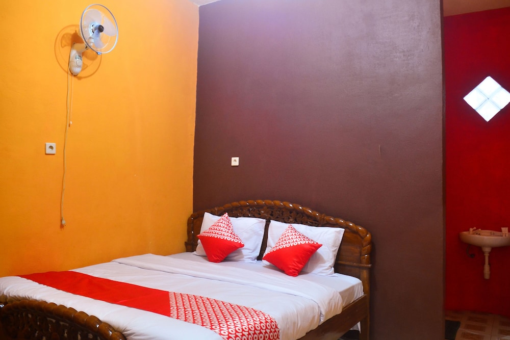 OYO 1145 Rita Guesthouse 7/18