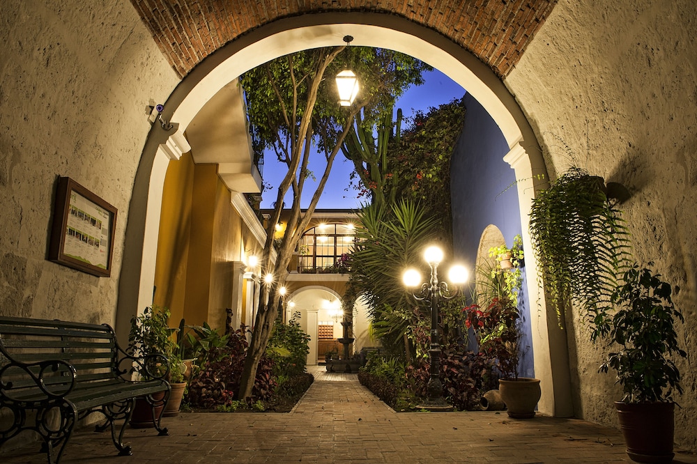LA HOSTERIA 44/47