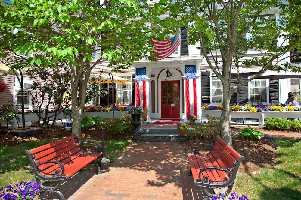Concord S Colonial Inn 27/30