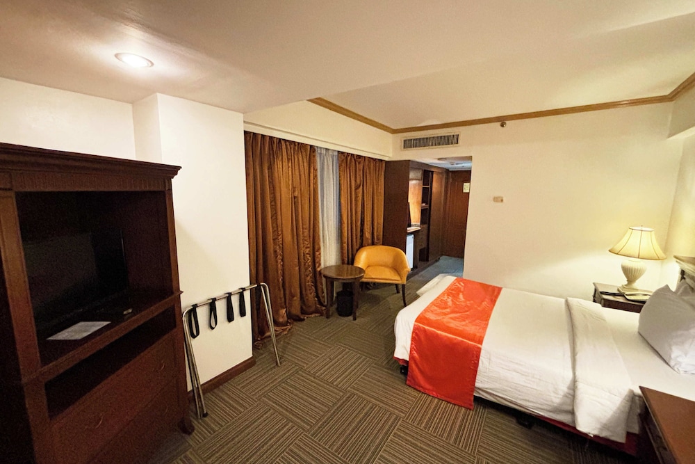 DELUXE, QUEEN BED