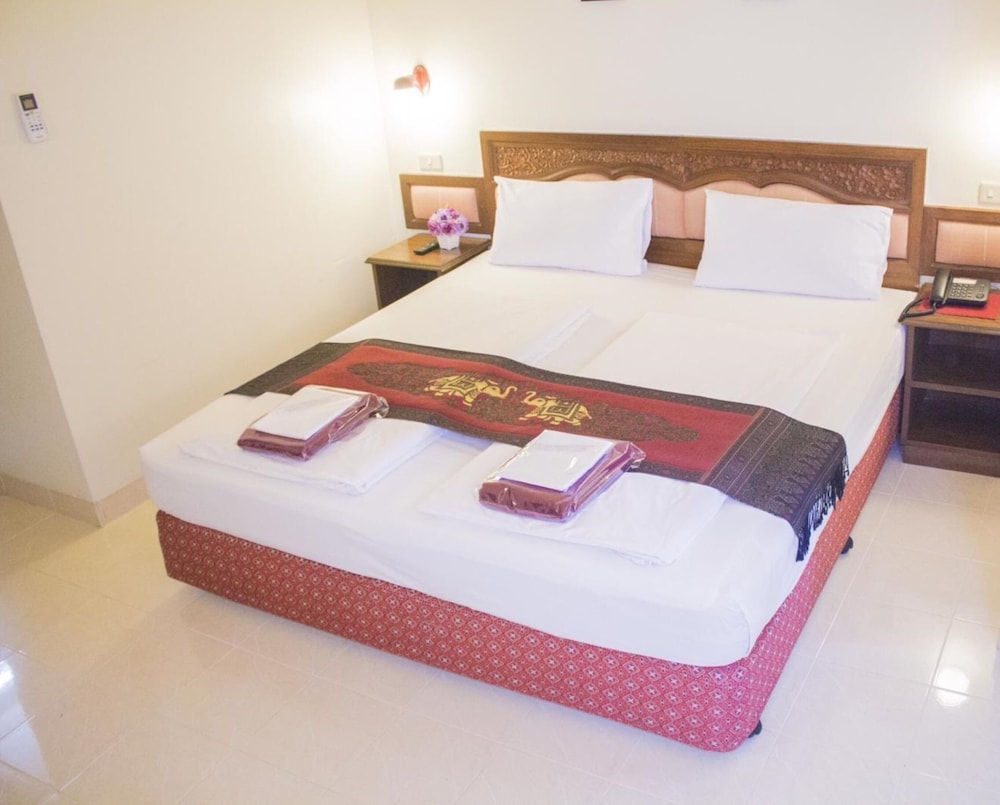 DELUXE, DOUBLE BED