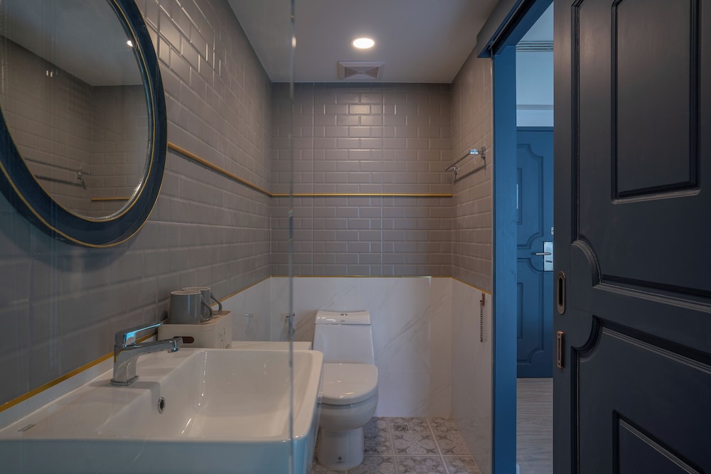 Family, Triple, 1 Queen and 1 Single Bed, City View, Balcony, Momo Hotel 6/6
