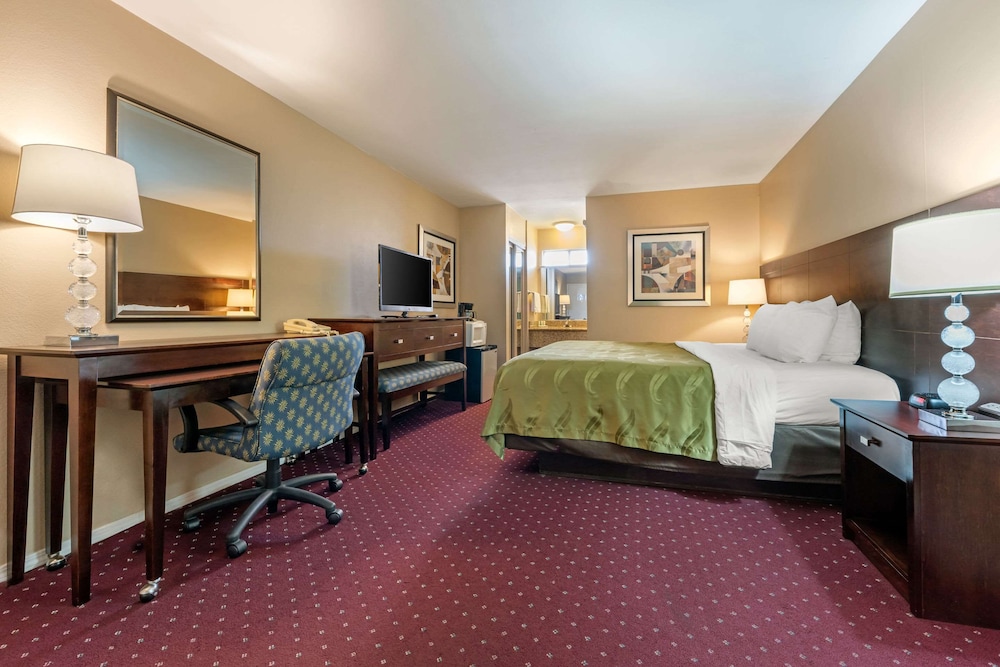 Scottish Fairway Inn 8/37