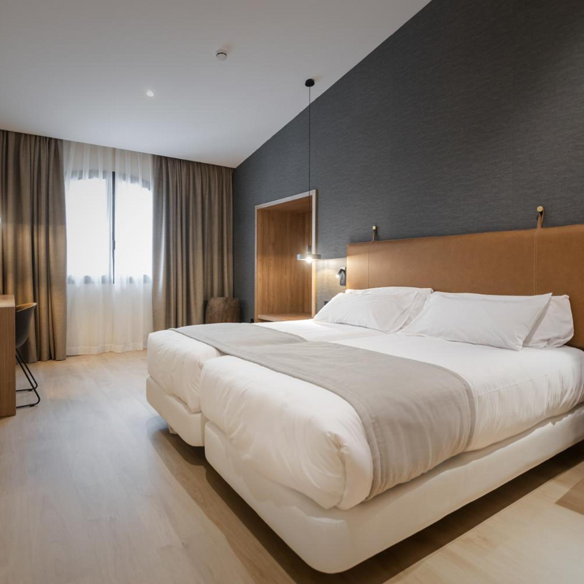 Deluxe, Double or Twin Bed, Pool Access
