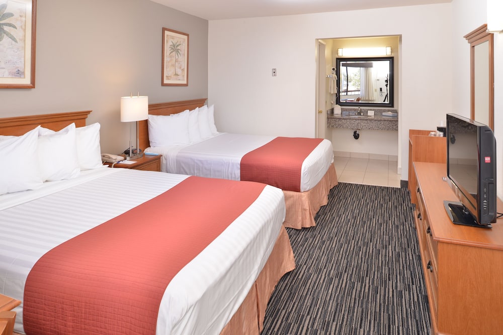STANDARD, 2 QUEEN BEDS