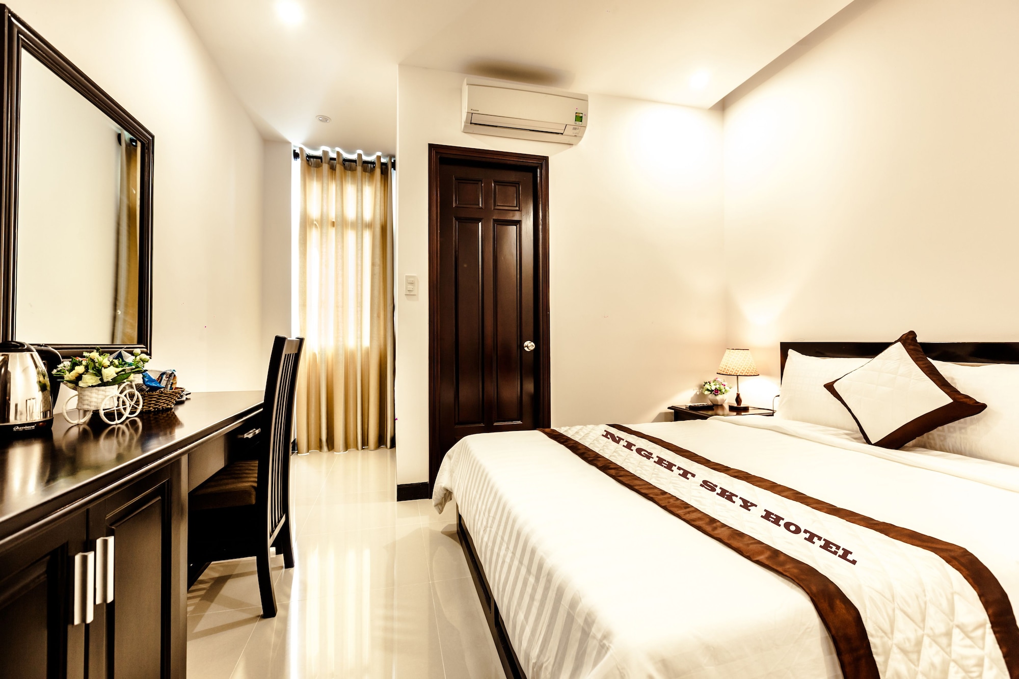 SUPERIOR, DOUBLE BED, CITY VIEW