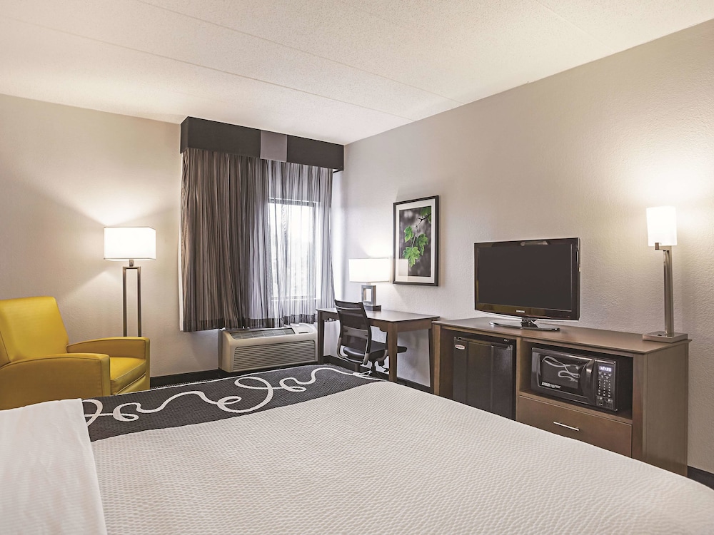 La Quinta Inn & Suites by Wyndham Virginia Beach 10/46