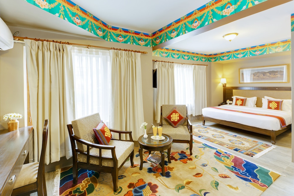 Hotel Lotus Gems 18/37