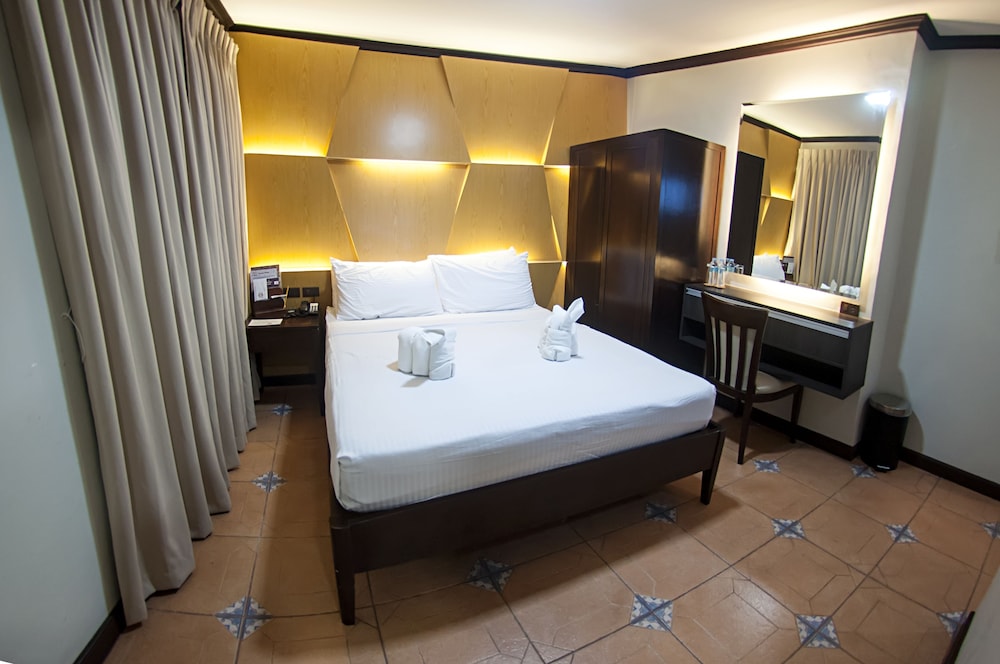 Vigan Plaza Hotel 9/71
