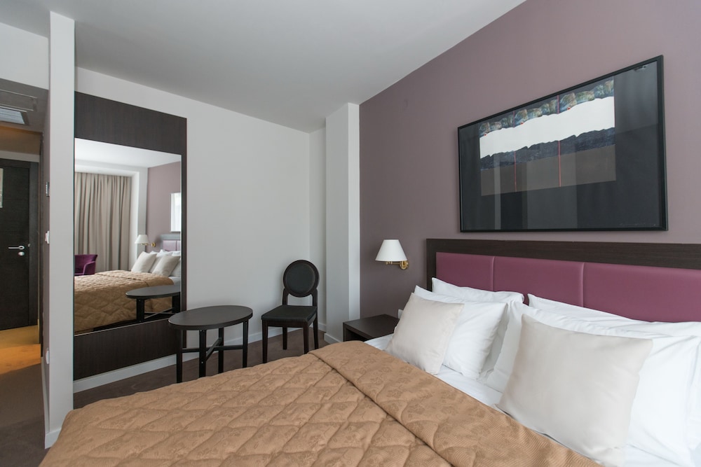 New City Hotel and Restaurant Nis 18/56