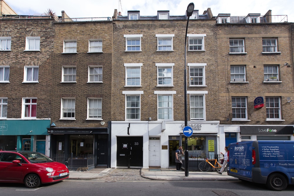 Charlotte Street Apartments by Allo Housing