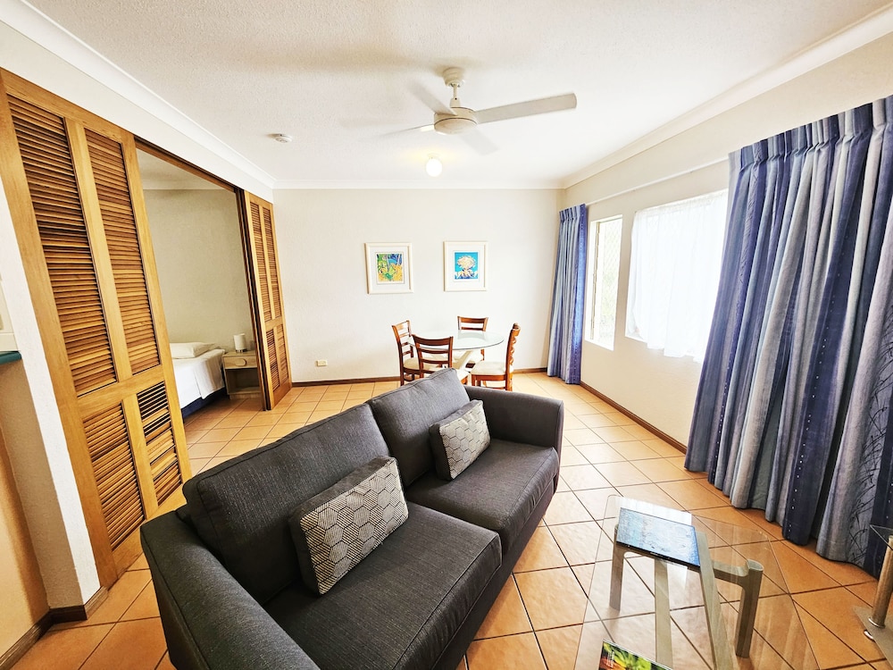 Royal Palm Villas Cairns 11/29