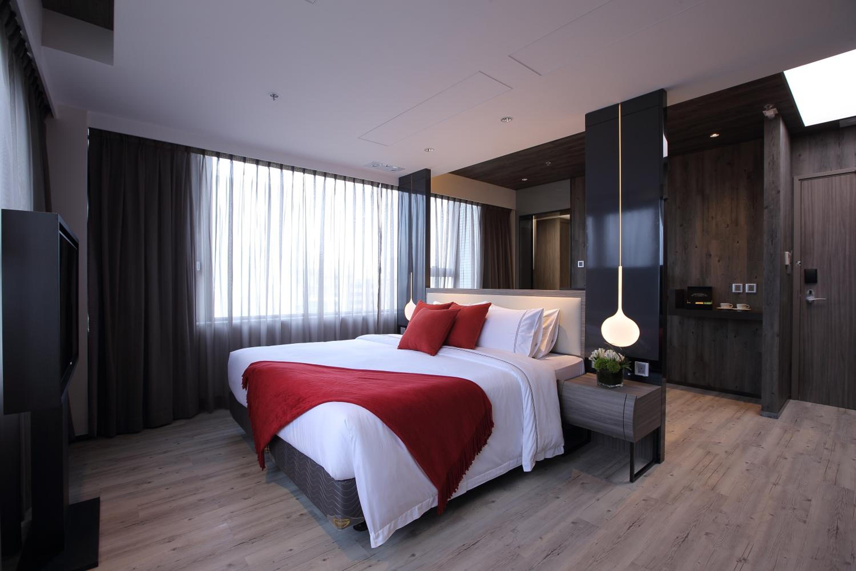 Perkin, Suite