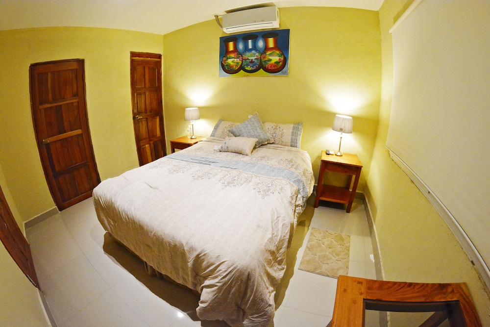 ROOM, DOUBLE BED