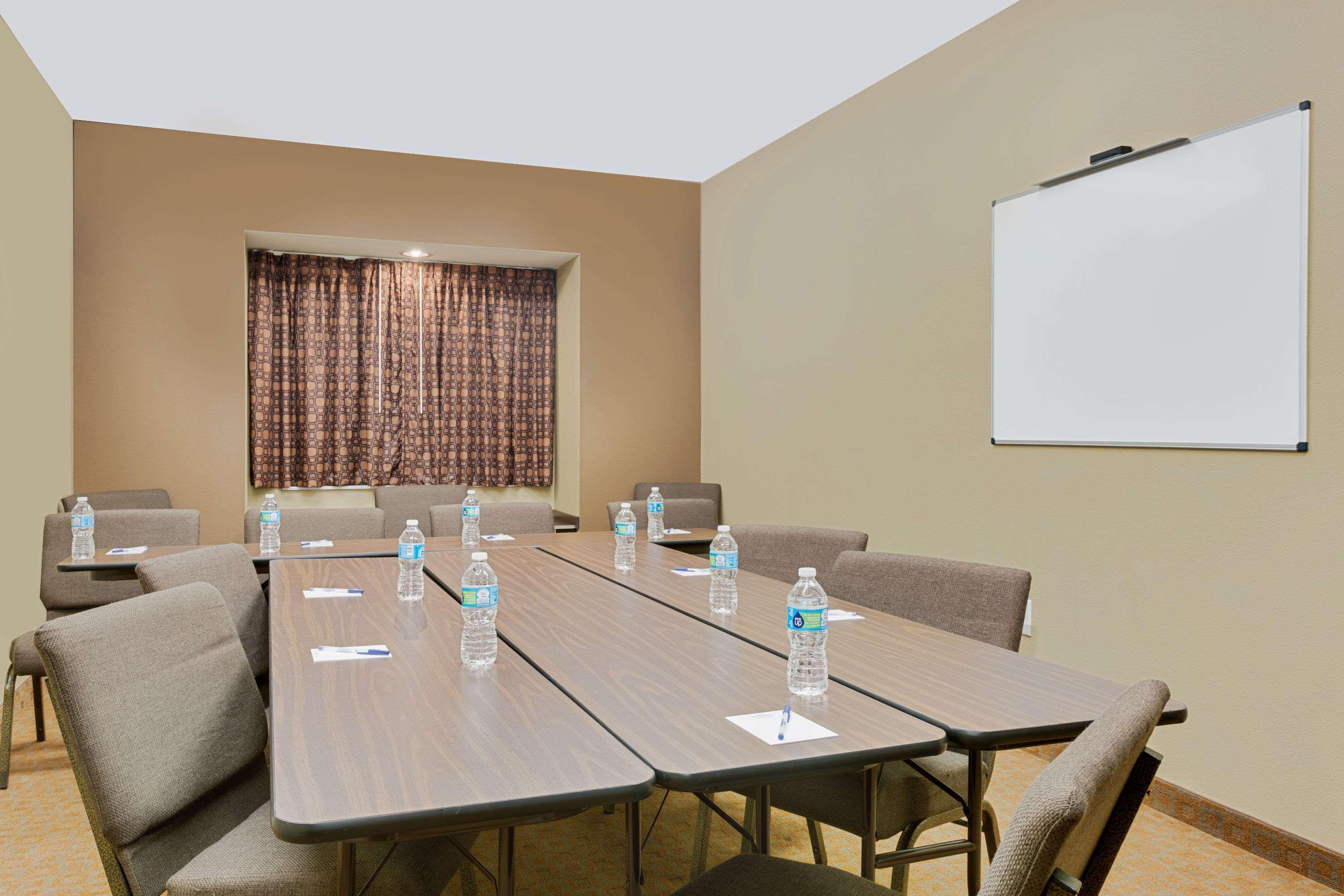 Microtel Inn & Suites by Wyndham Perry 18/20
