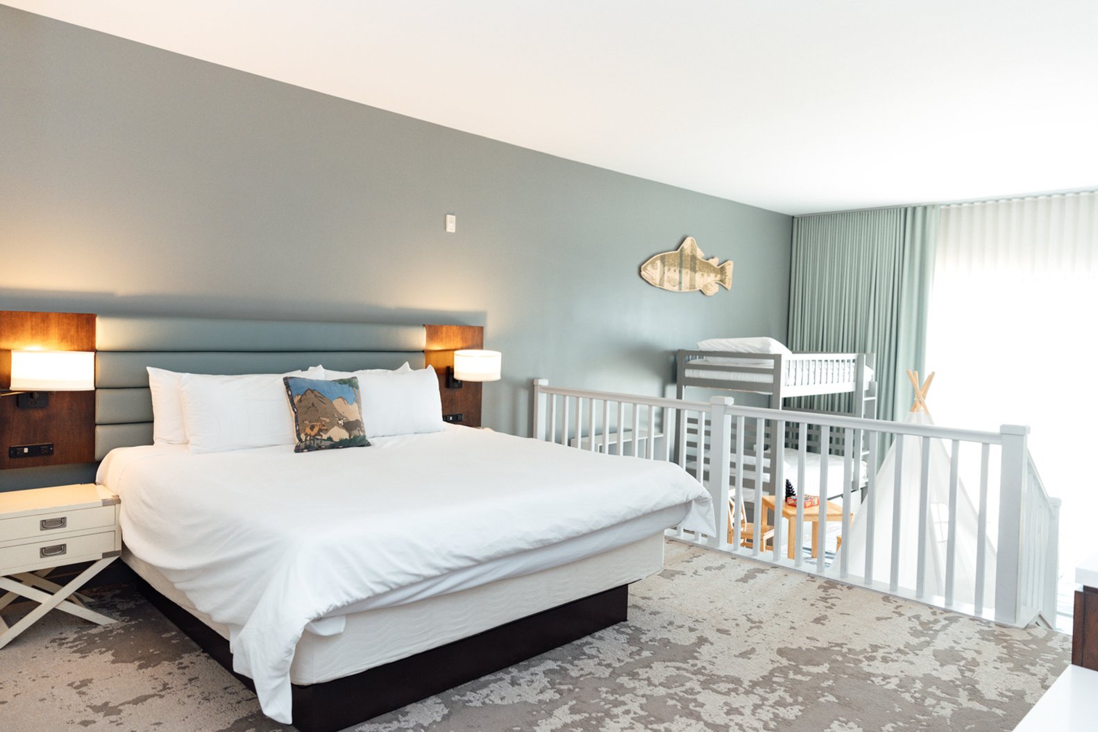 Lakehouse Hotel and Resort 39/100
