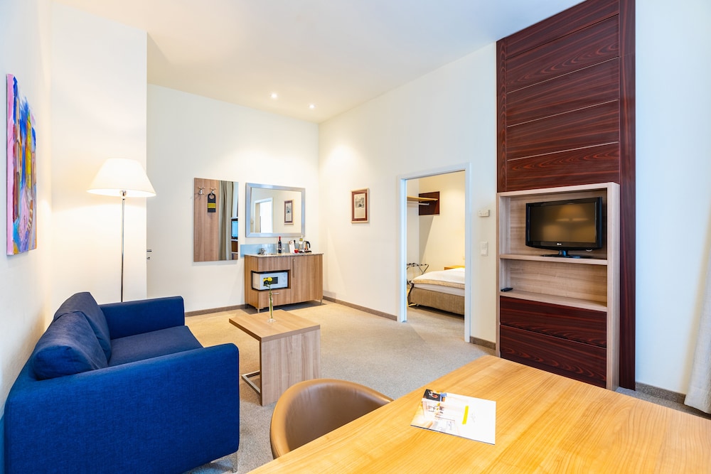 Hilight Suites Hotel 38/49