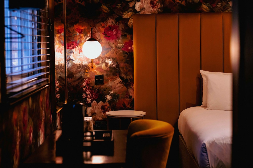 Lock & Key Hotel 46/69