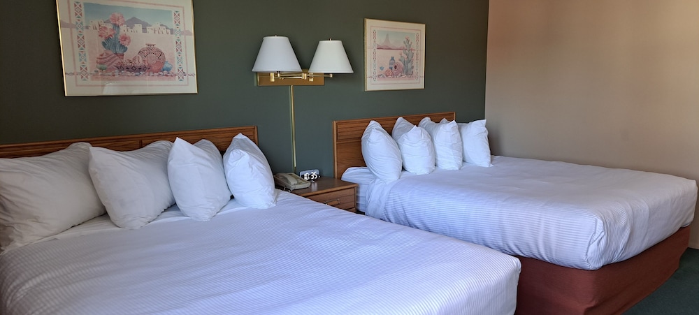 Travelodge by Wyndham Lacombe 17/54