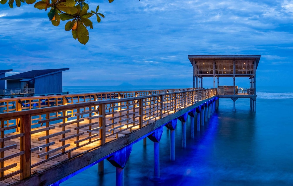 Aston Anyer Beach Hotel in Cinangka
