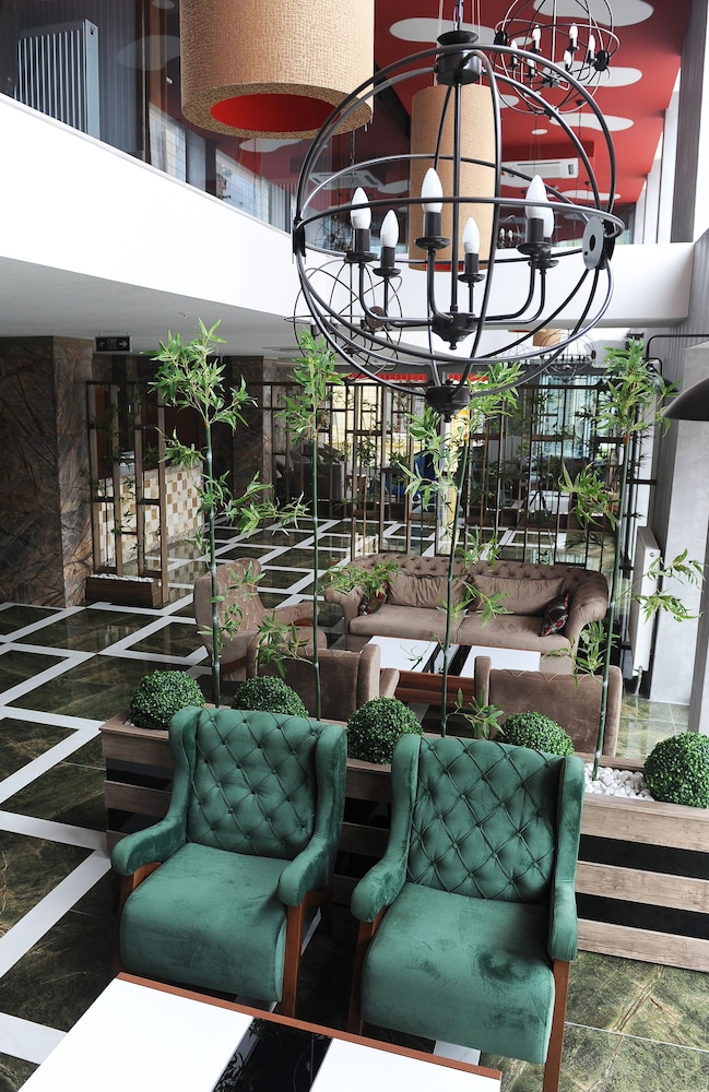 Neba Royal Hotel 35/50