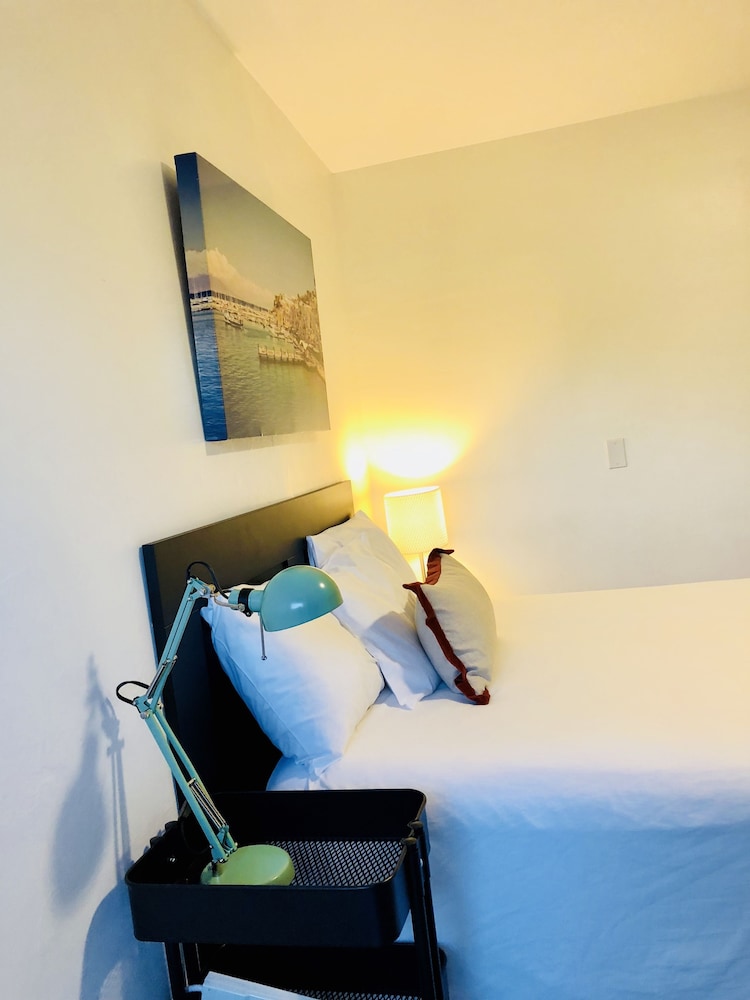 Oasis Hotel 34/71