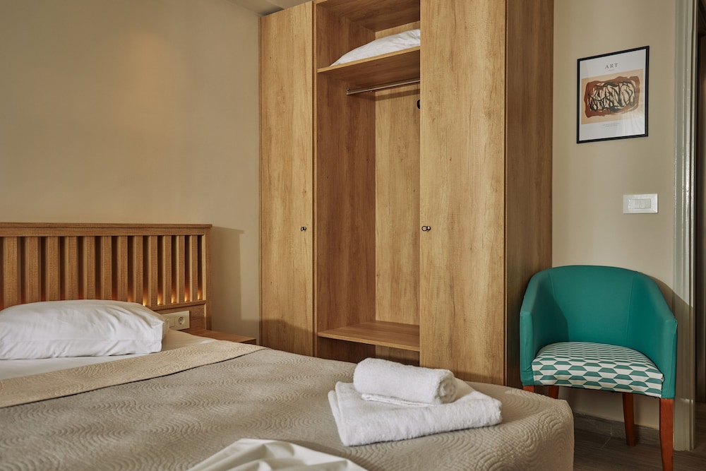 Iniohos Zante Hotel & Suites 12/50