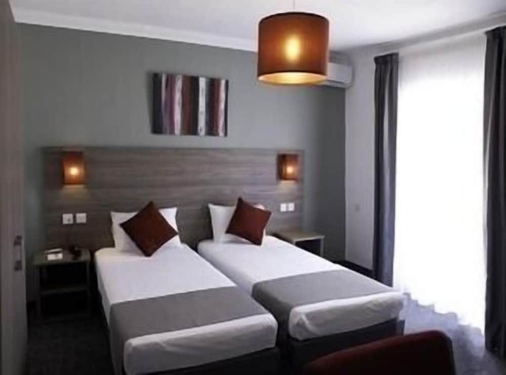 Spinola Hotel 6/28