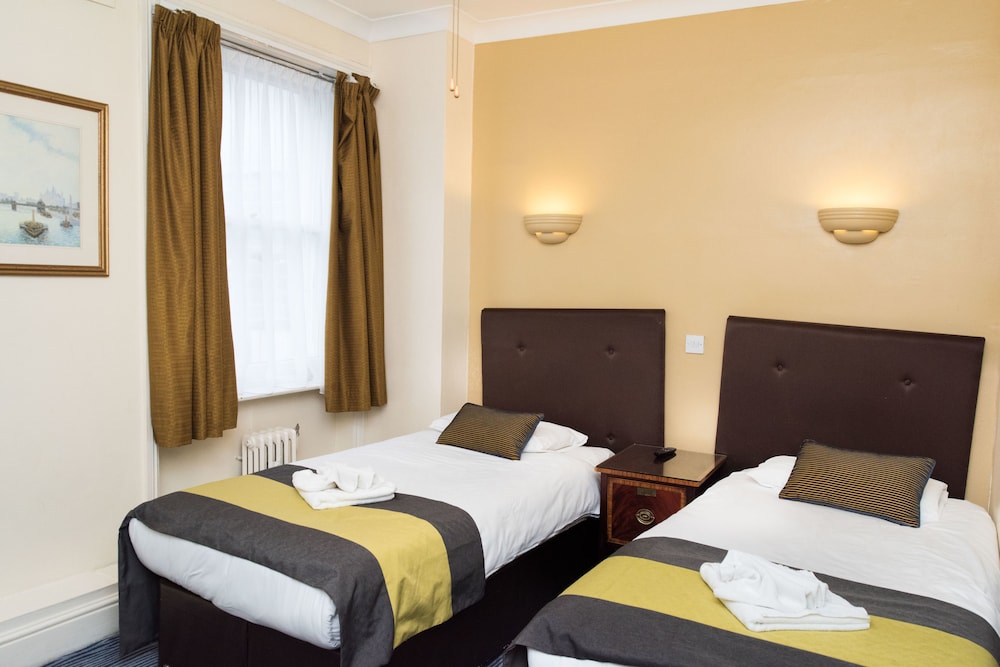 ROSE COURT HOTEL 22/49