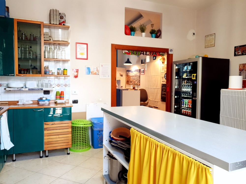 Mancini Hostel Naples 8/70