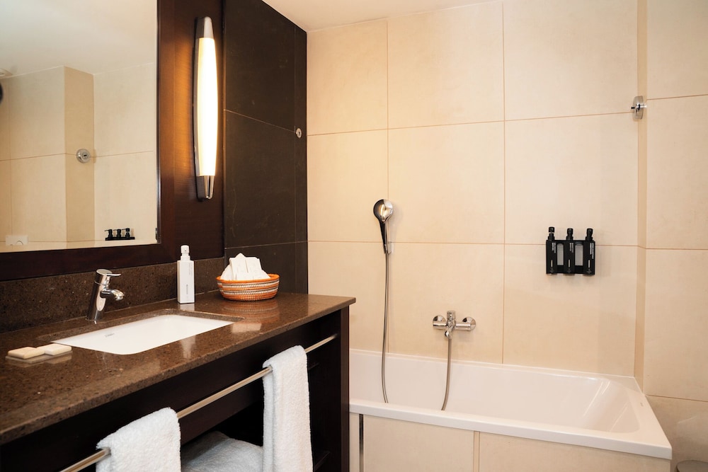 Terrou Bi Hotel 63/64