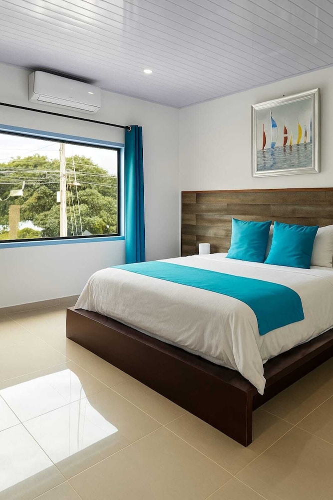 SUITE, KING BED, SOFA