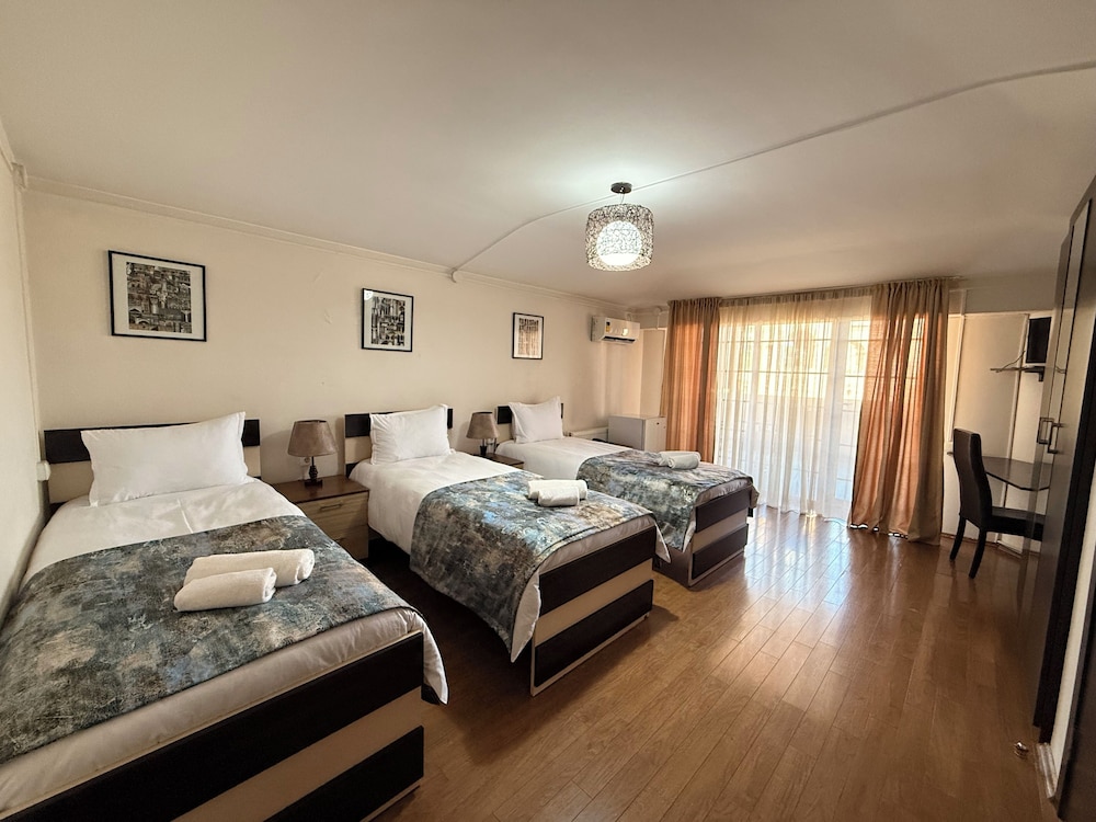 COMFORT, TRIPLE, TERRACE