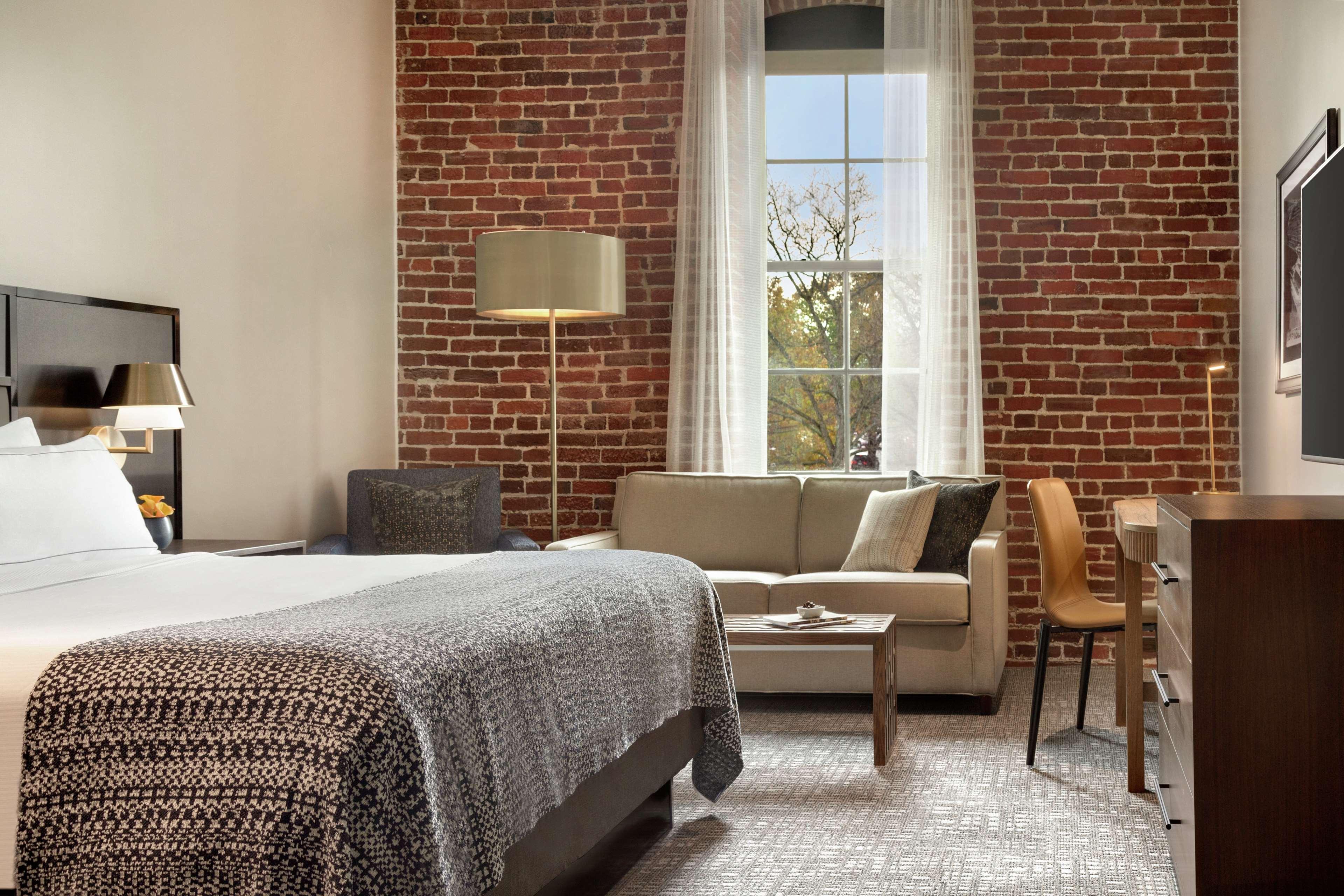 Studio, Suite, King Bed, Accessible