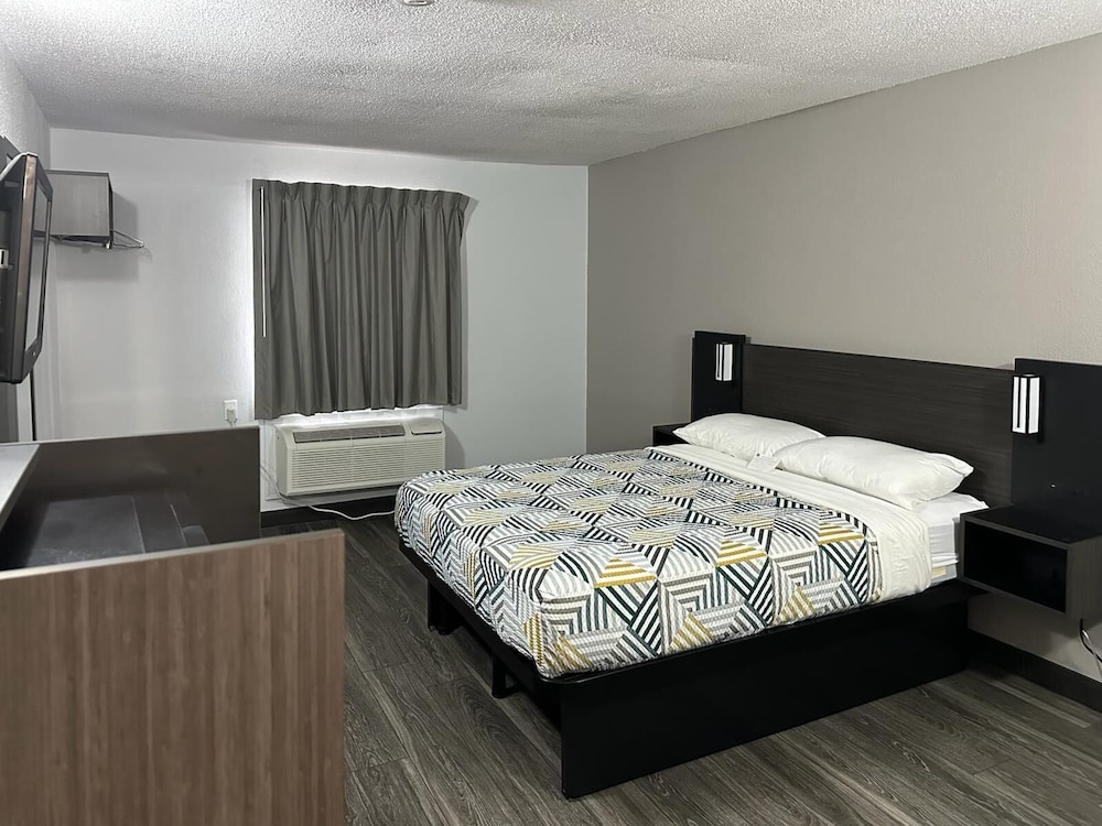 DELUXE, QUEEN BED
