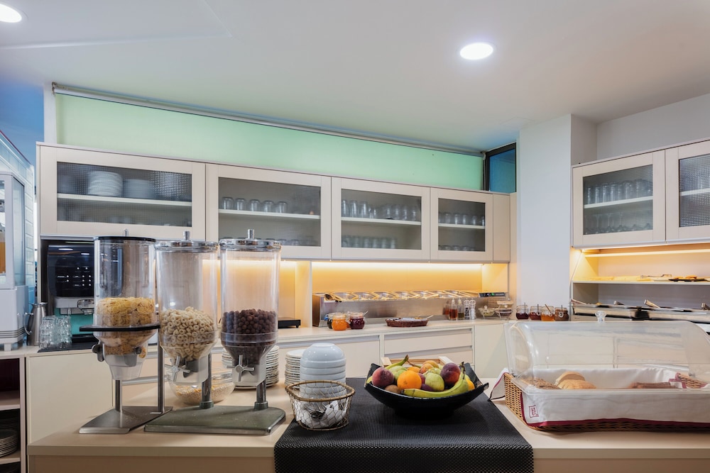 Steris Elegant Beach Hotel 57/70