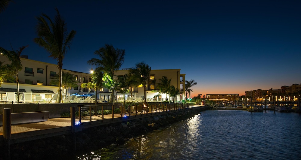 HYATT HOUSE NAPLES/5TH AVENUE 72/75