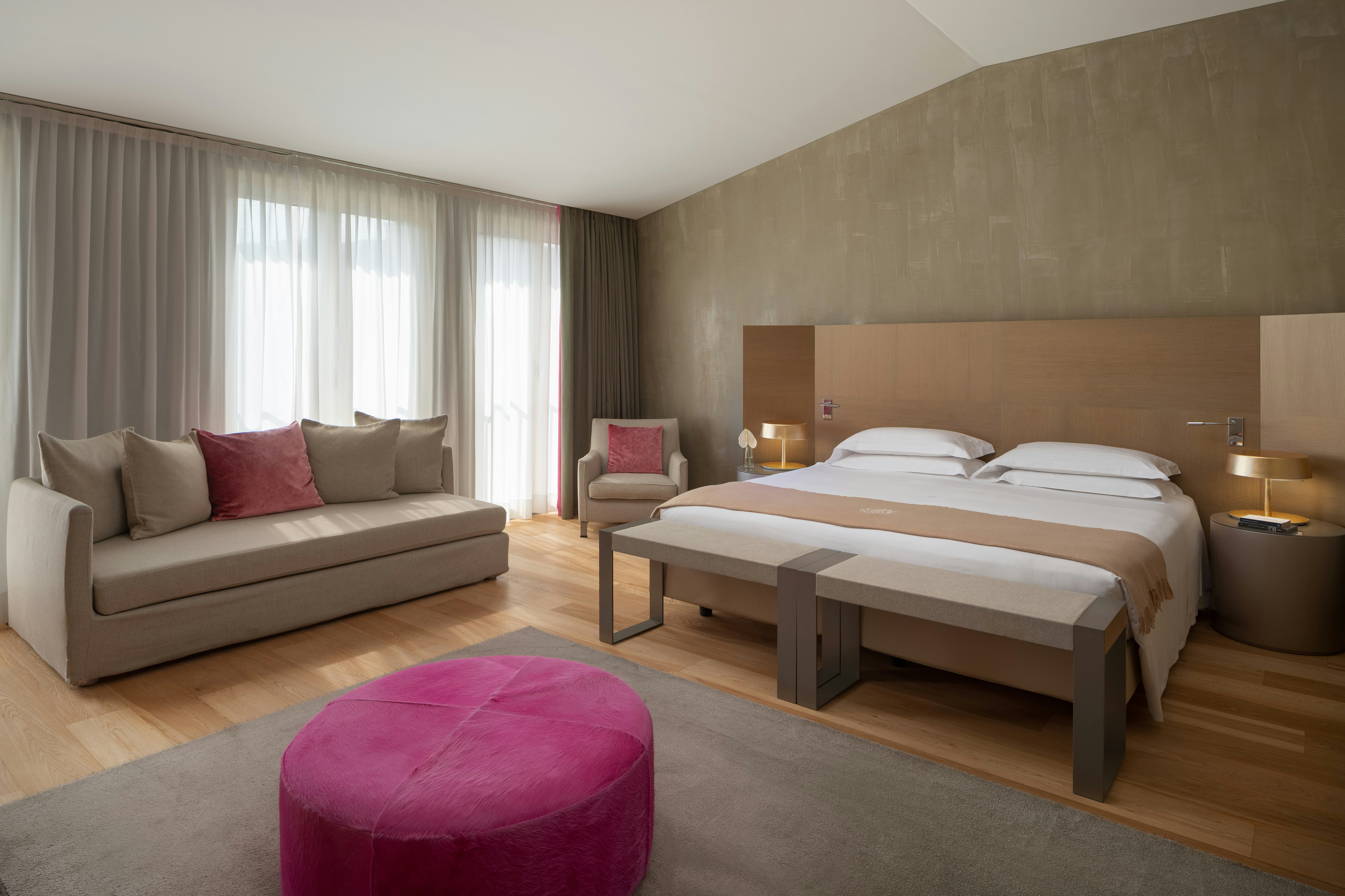 JUNIOR SUITE