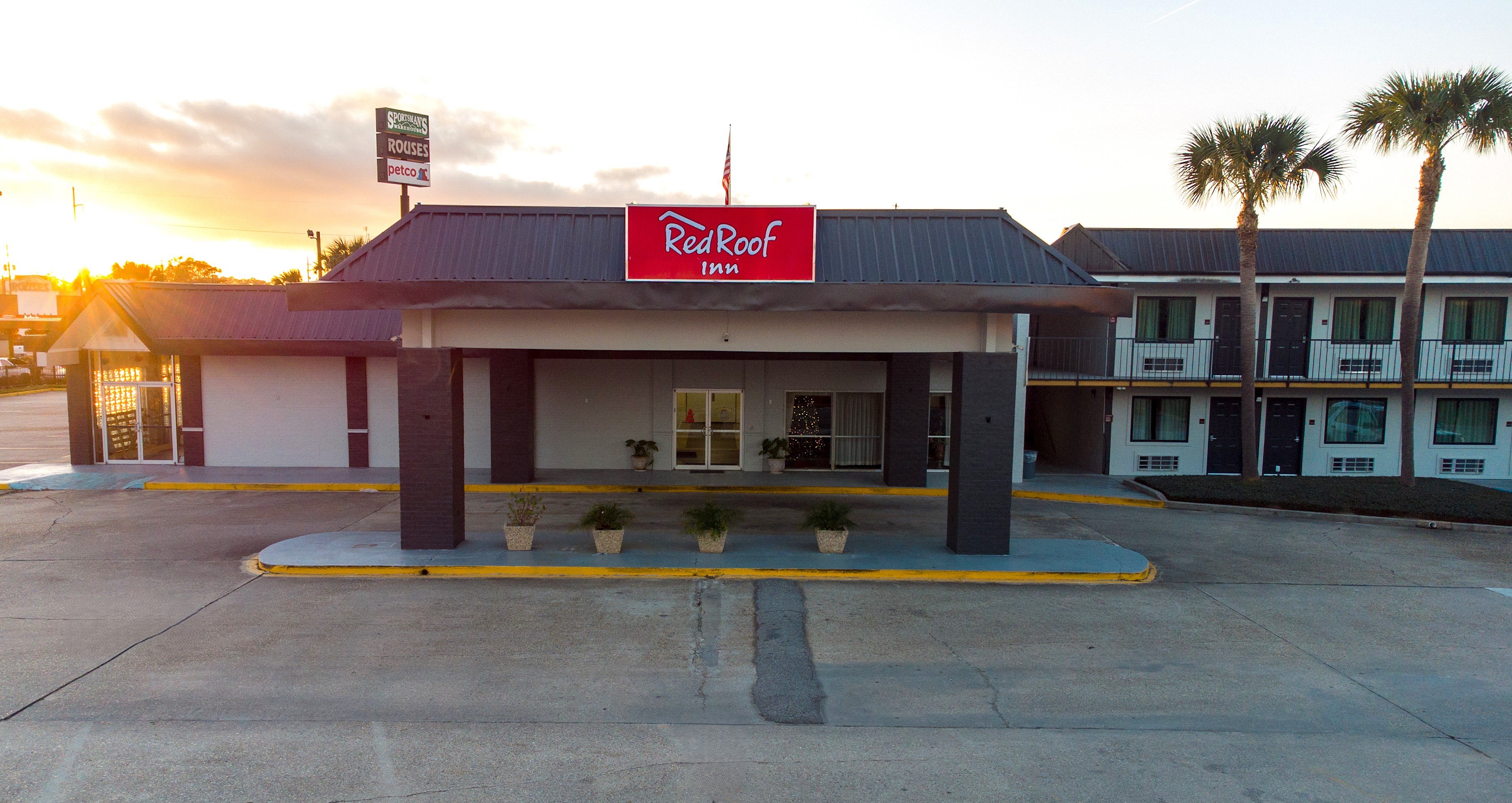 Red Roof Inn Slidell 32/33