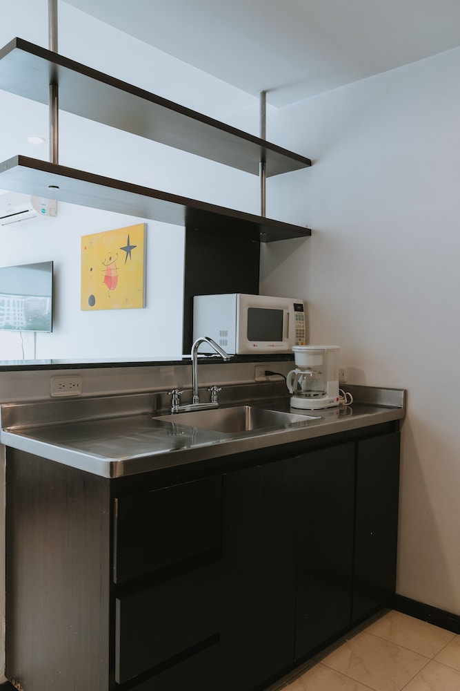 Travelers Apartamentos and Suites Orange Medellin 6/50