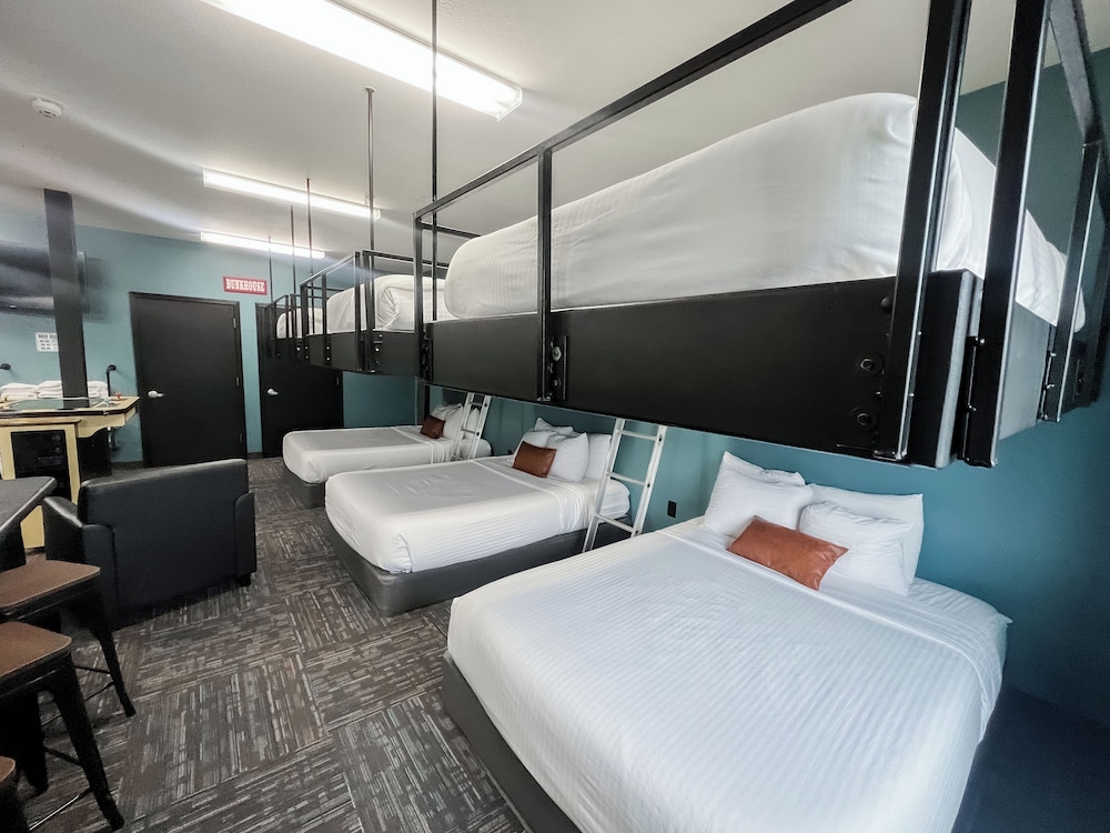 Superior, House, 5 Bunk Beds, Sofa