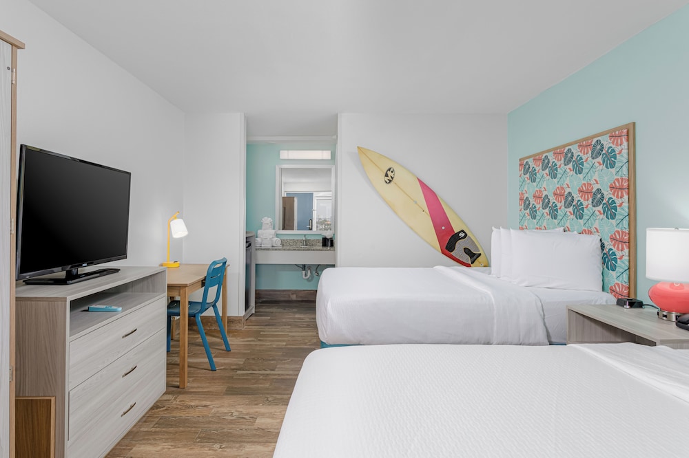 Basic, 2 Queen Beds, Ground Floor