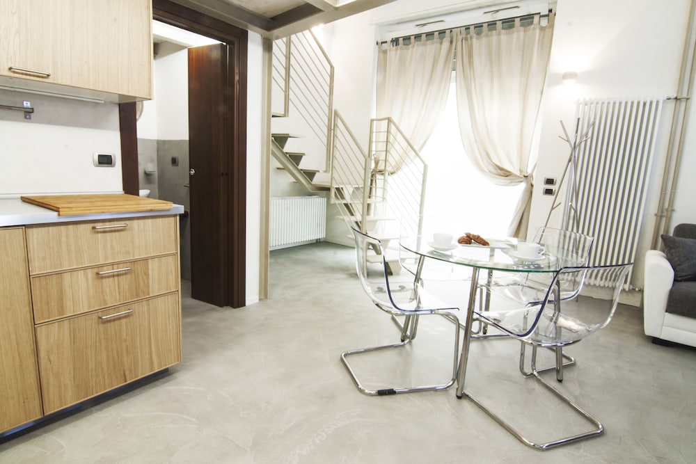 Alessia's Flat - Mac Mahon 18/26