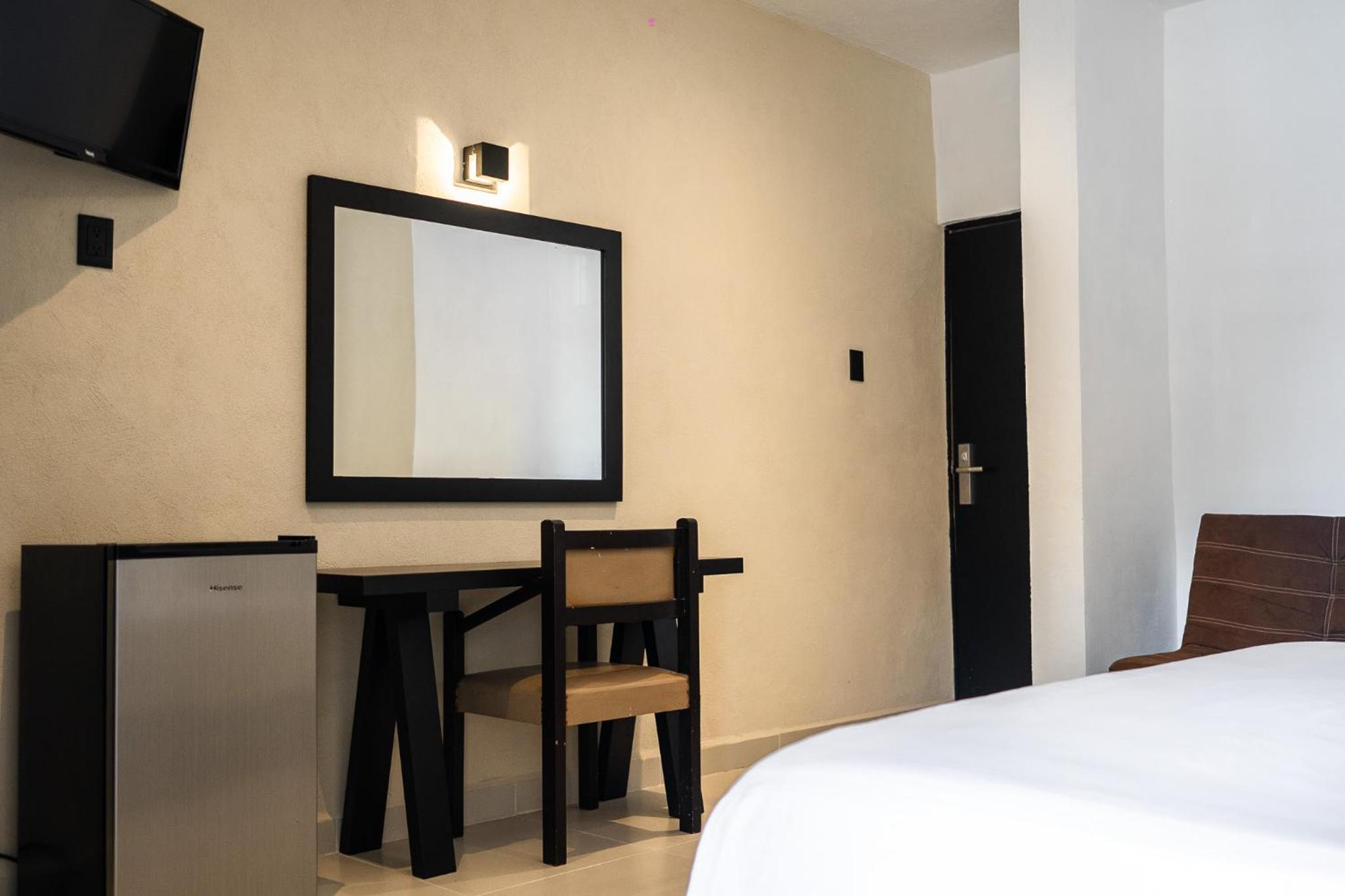 غرفة بسرير كينج بشرفة، SUITE HOTEL MARIA DE LA LUZ 8/10