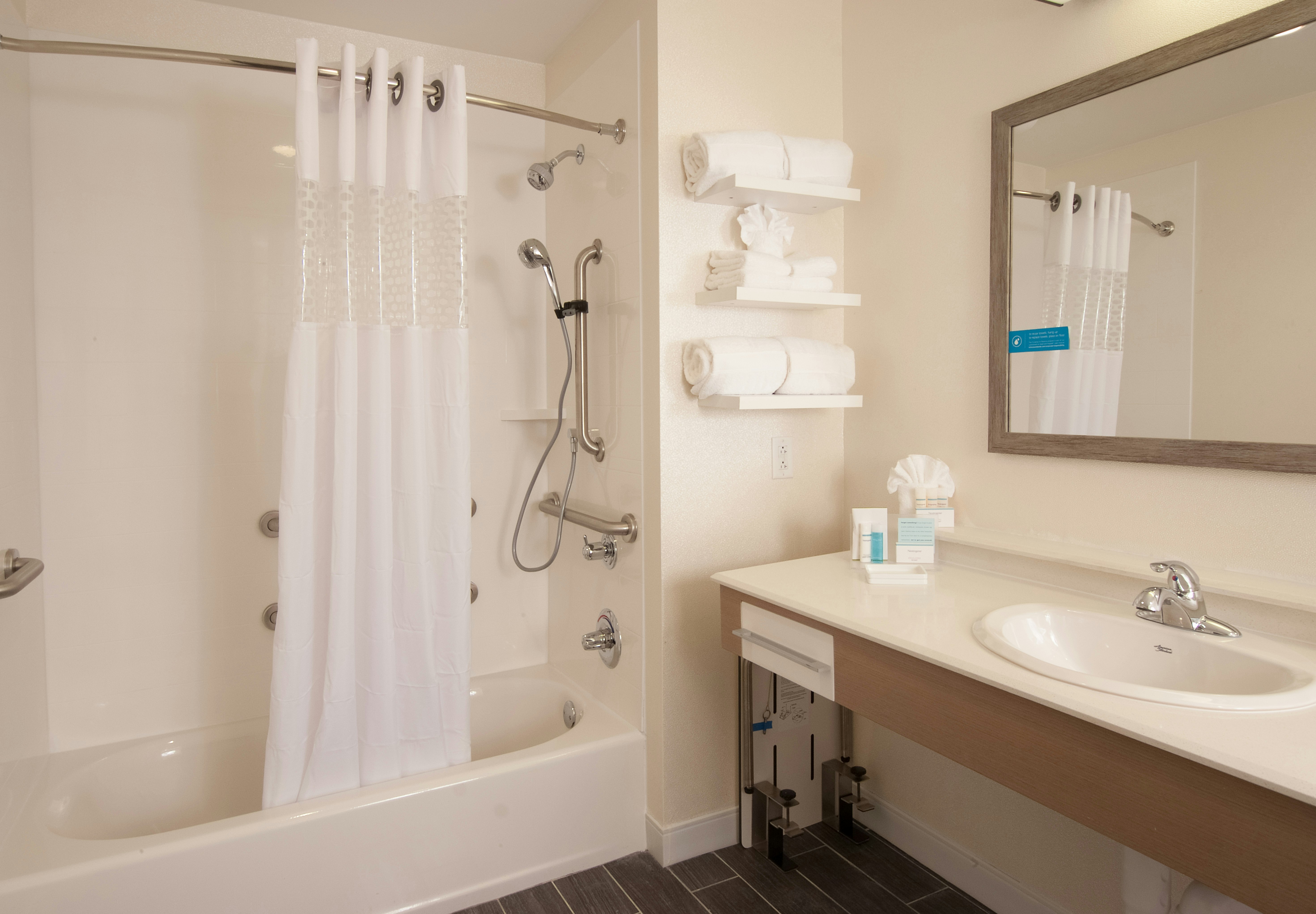 ROOM, 2 QUEEN BEDS, ACCESSIBLE