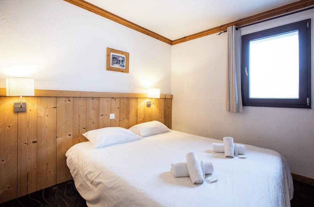 Apartment, 1 Double and 4 Single Beds