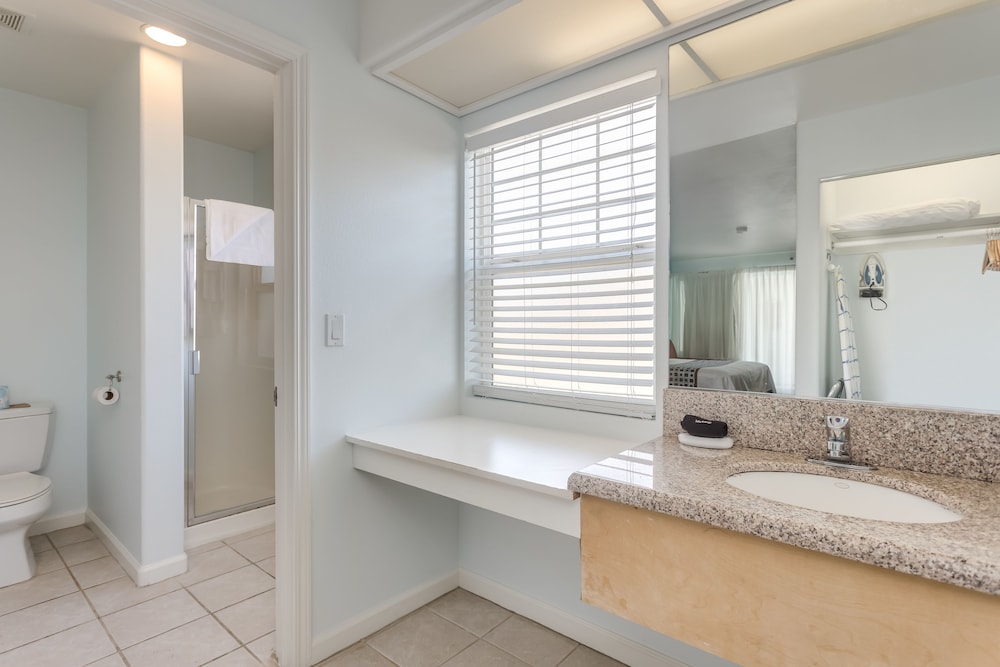 Pacifica Beach Hotel 6/56