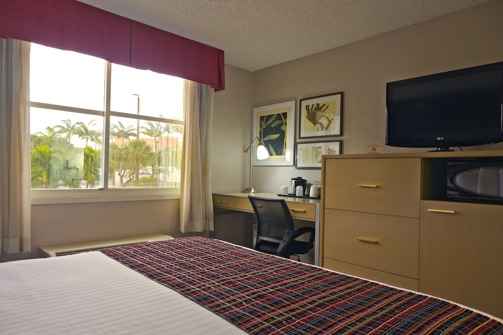 ROOM, KING BED, ACCESSIBLE